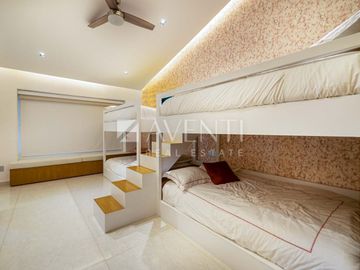 Casa Remodelada con Muelle en Venta, Isla Dorada Residencial, Cancún Quintana Roo.