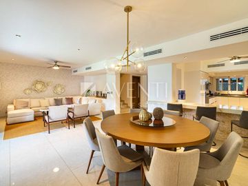 Casa Remodelada con Muelle en Venta, Isla Dorada Residencial, Cancún Quintana Roo.