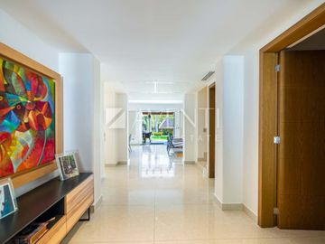 Casa Remodelada con Muelle en Venta, Isla Dorada Residencial, Cancún Quintana Roo.