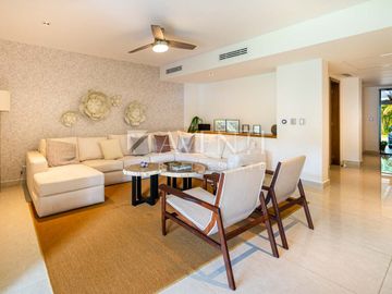 Casa Remodelada con Muelle en Venta, Isla Dorada Residencial, Cancún Quintana Roo.
