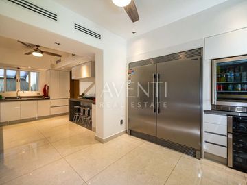 Casa Remodelada con Muelle en Venta, Isla Dorada Residencial, Cancún Quintana Roo.