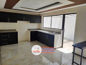 Hermosa casa por estrenar en condominio, Sector Molinopamba Alto C1266
