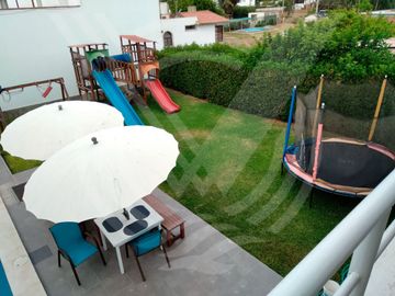 OPORTUNIDAD: SE VENDE 4 CASAS EN UNO CON ÁREAS COMUNES