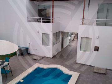 OPORTUNIDAD: SE VENDE 4 CASAS EN UNO CON ÁREAS COMUNES