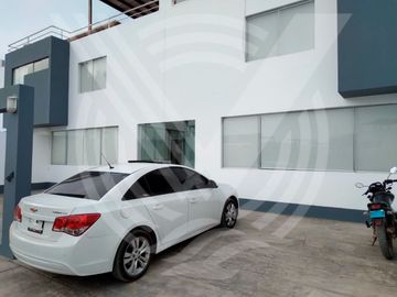 OPORTUNIDAD: SE VENDE 4 CASAS EN UNO CON ÁREAS COMUNES