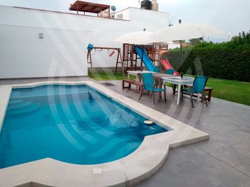 OPORTUNIDAD: SE VENDE 4 CASAS EN UNO CON ÁREAS COMUNES