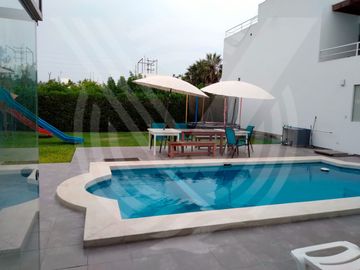 OPORTUNIDAD: SE VENDE 4 CASAS EN UNO CON ÁREAS COMUNES