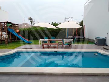OPORTUNIDAD: SE VENDE 4 CASAS EN UNO CON ÁREAS COMUNES