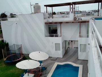 OPORTUNIDAD: SE VENDE 4 CASAS EN UNO CON ÁREAS COMUNES