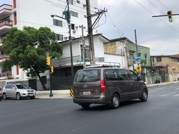 oportunidad VENTA DE CASA ESQUINERA EN SECTOR MUY COMERCIAL