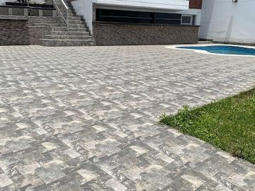 SE VENDE CASA CON PISCINA O LOCAL COMERCIAL