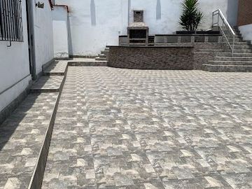 SE VENDE CASA CON PISCINA O LOCAL COMERCIAL