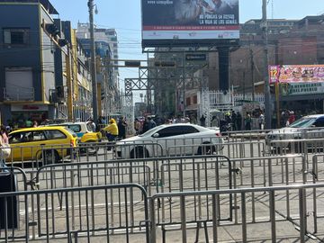 GALERIA CON 36 LOCALES DISPONIBLES EN GAMARRA