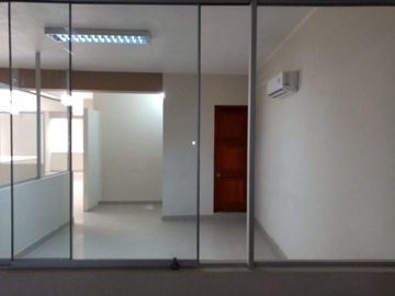 VENTA O ALQUILER DE OFICINAS EN EL CENTRO DE PIURA