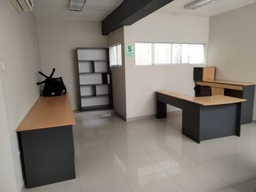 VENTA O ALQUILER DE OFICINAS EN EL CENTRO DE PIURA