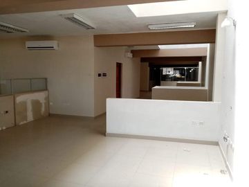 VENTA O ALQUILER DE OFICINAS EN EL CENTRO DE PIURA