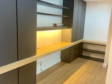 DYU - FOR SALE: 2 Bedroom Unit in The Grove by Rockwell, Pasig City