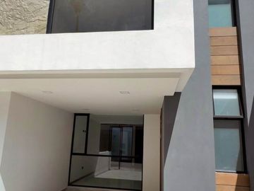 HERMOSA CASA MODERNA EN EL SECTOR DE LOS PUENTES