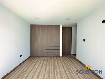 HERMOSA CASA MODERNA EN EL SECTOR DE LOS PUENTES