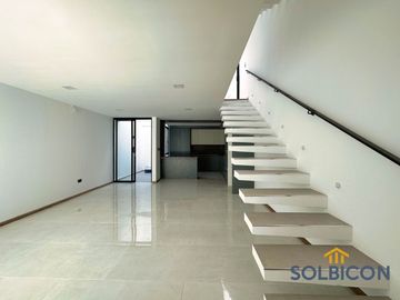 HERMOSA CASA MODERNA EN EL SECTOR DE LOS PUENTES