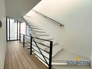 HERMOSA CASA MODERNA EN EL SECTOR DE LOS PUENTES