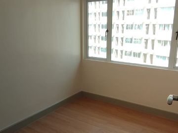 2bedroom condo in manila peninsula agdren near sm manila santa ana manila