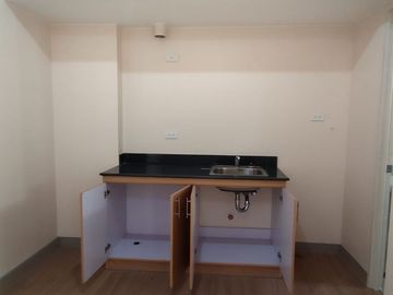 2bedroom condo in manila peninsula agdren near sm manila santa ana manila