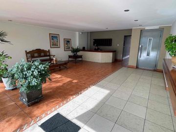 VENDO DEPARTAMENTO REMODELADO CON VISTA AL CLUB TERRAZA, MIRAFLORES