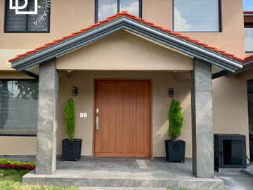 Casa en Loma de Valle Escondido equipada y remodelada con acabados de lujo
