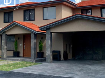 Casa en Loma de Valle Escondido equipada y remodelada con acabados de lujo