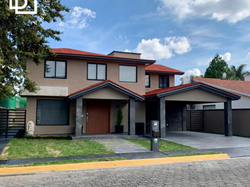 Casa en Loma de Valle Escondido equipada y remodelada con acabados de lujo