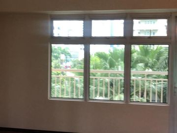 Two Serendra Encino Tower 3 Bedroom w/ Balcony & Parking by Alveo Land