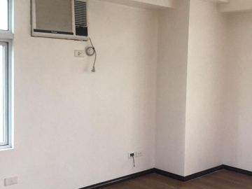 Two Serendra Encino Tower 3 Bedroom w/ Balcony & Parking by Alveo Land