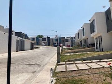Se vende casa en Centro Bicentenario, Atotonilco de Tula, Hidalgo.