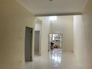 Dijual rumah sudah renovasi depan dan belakang di Cluster Valencia Icon, Puri Surya Jaya