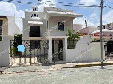 Casa con 4 recamaras en SM 15 Cancun en venta