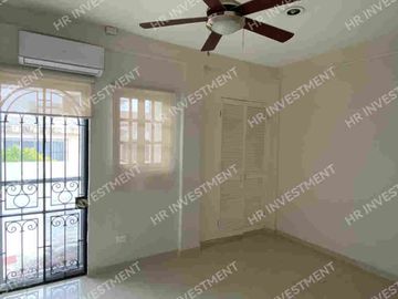 Casa con 4 recamaras en SM 15 Cancun en venta