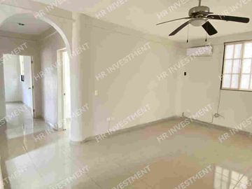 Casa con 4 recamaras en SM 15 Cancun en venta
