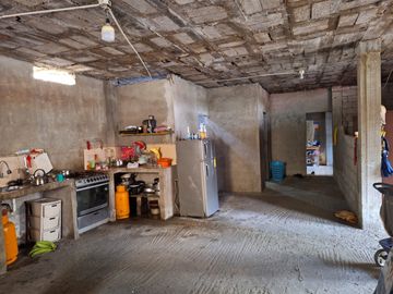 Se vende casa junto al Mall del sur , frente al Hospital del Iees.