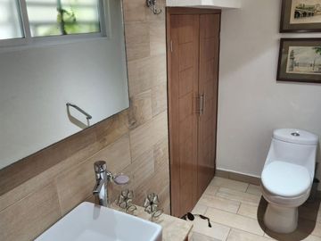 VENTA DE RESIDENCIA CONSTRUIDA PARA PERSONAS CON DISCAPACIDAD EN BOSQUES DE SAN JUAN, SAN JUAN DEL RÍO, QUERÉTARO