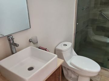 VENTA DE RESIDENCIA CONSTRUIDA PARA PERSONAS CON DISCAPACIDAD EN BOSQUES DE SAN JUAN, SAN JUAN DEL RÍO, QUERÉTARO