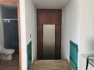 VENTA DE RESIDENCIA CONSTRUIDA PARA PERSONAS CON DISCAPACIDAD EN BOSQUES DE SAN JUAN, SAN JUAN DEL RÍO, QUERÉTARO