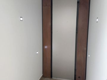 VENTA DE RESIDENCIA CONSTRUIDA PARA PERSONAS CON DISCAPACIDAD EN BOSQUES DE SAN JUAN, SAN JUAN DEL RÍO, QUERÉTARO