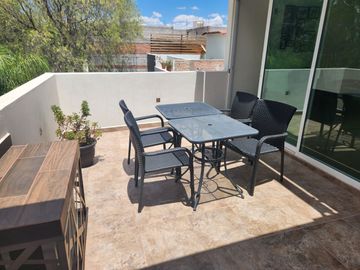 VENTA DE RESIDENCIA CONSTRUIDA PARA PERSONAS CON DISCAPACIDAD EN BOSQUES DE SAN JUAN, SAN JUAN DEL RÍO, QUERÉTARO