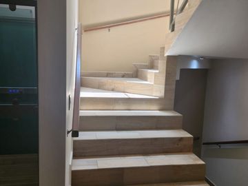 VENTA DE RESIDENCIA CONSTRUIDA PARA PERSONAS CON DISCAPACIDAD EN BOSQUES DE SAN JUAN, SAN JUAN DEL RÍO, QUERÉTARO