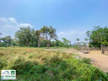 🏡 Waterfront land for sale, 23 rai, next to the Kwai Noi River, Samrong Island, Kanchanaburi, beautiful, filled in along the road