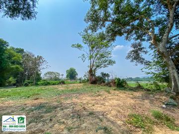 🏡 Waterfront land for sale, 23 rai, next to the Kwai Noi River, Samrong Island, Kanchanaburi, beautiful, filled in along the road