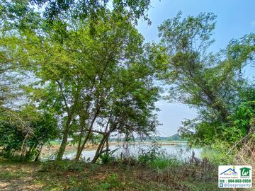 🏡 Waterfront land for sale, 23 rai, next to the Kwai Noi River, Samrong Island, Kanchanaburi, beautiful, filled in along the road