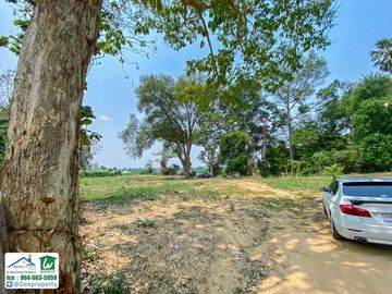 🏡 Waterfront land for sale, 23 rai, next to the Kwai Noi River, Samrong Island, Kanchanaburi, beautiful, filled in along the road