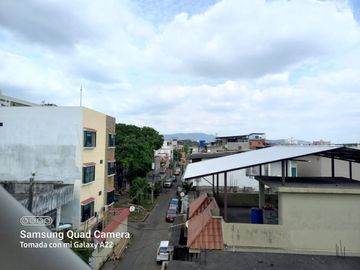Venta de Edificio  de 3 niveles en el Norte de Guayaquil, Cdla. Simón Bolívar, frente al aeropuerto norte de Guayaquil